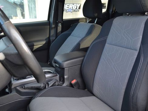 Used 2021 Toyota Tacoma TRD Sport image 11