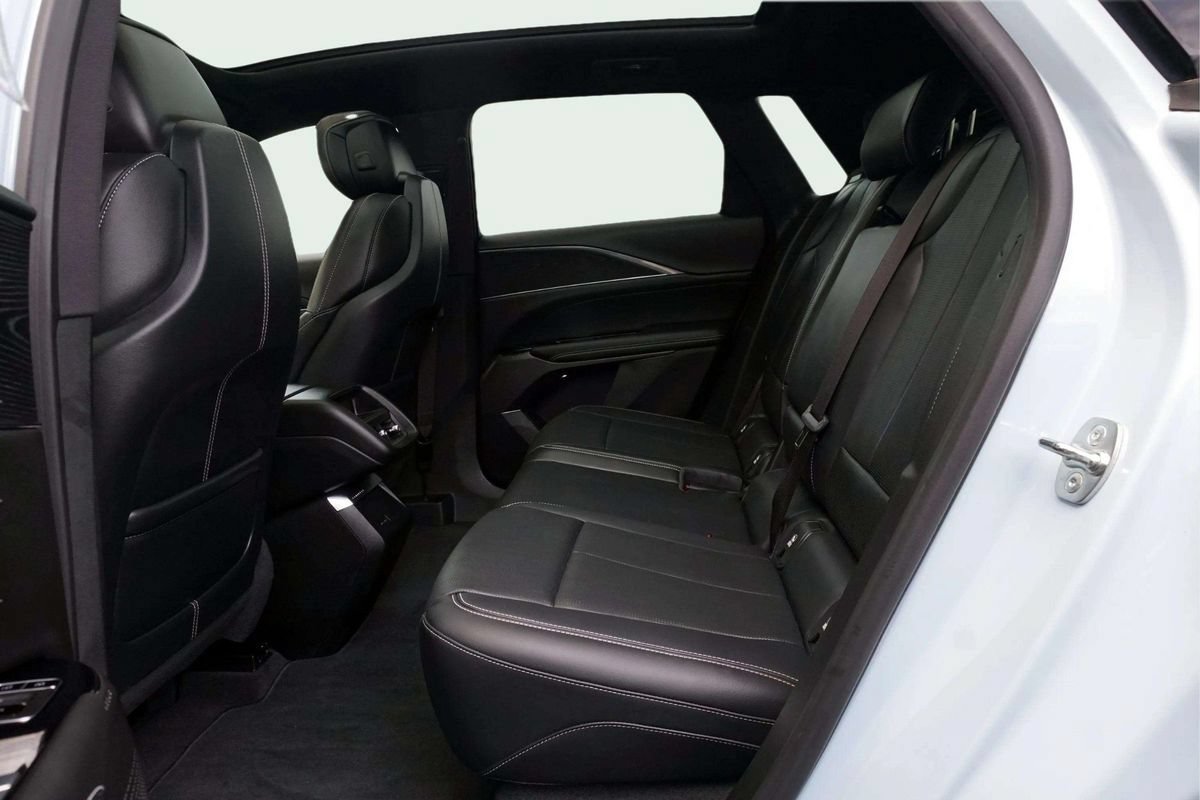Used 2024 Cadillac Lyriq Luxury RWD image 19