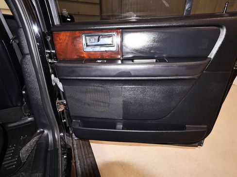Used 2017 Lincoln Navigator L Select AWD/4WD image 18