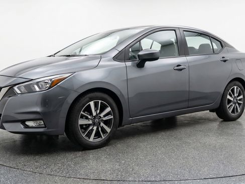 Used 2025 Nissan Versa SV image 3
