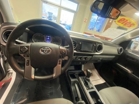 Used 2019 Toyota Tacoma SR5 image 7