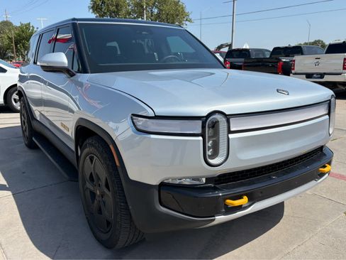 Used 2023 Rivian R1S Adventure AWD/4WD image 5