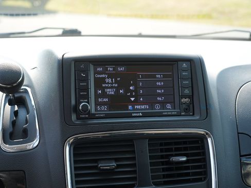 Used 2018 Dodge Grand Caravan SE w/ UConnect Hands-Free Group FWD image 20
