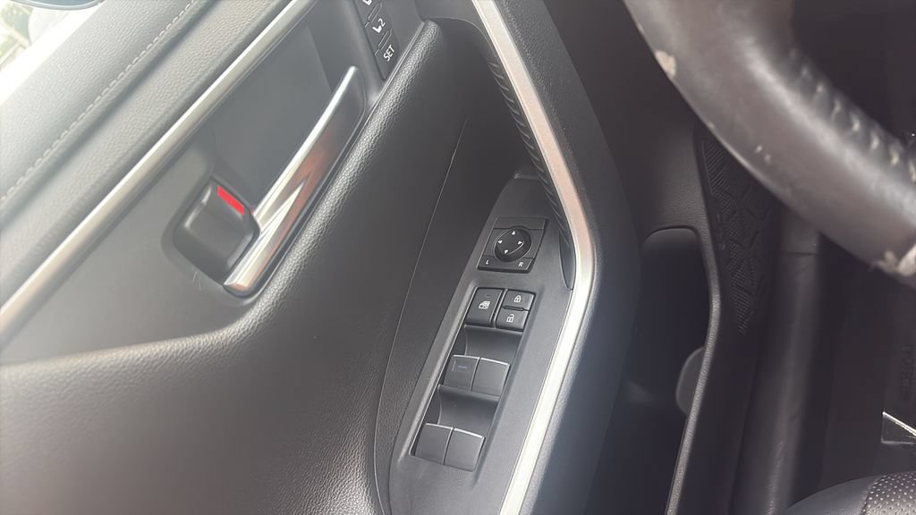 Used 2019 Toyota RAV4 Limited AWD/4WD image 20