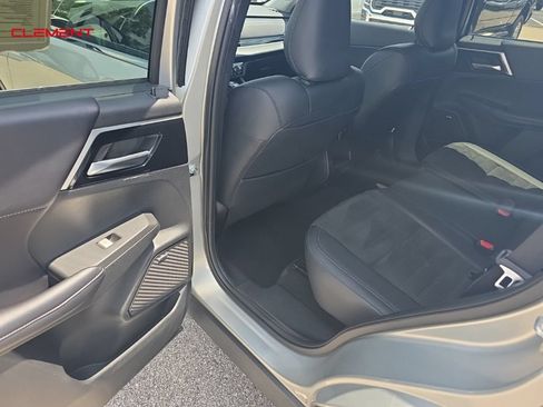 Used 2025 Mitsubishi Outlander SE AWD/4WD image 22