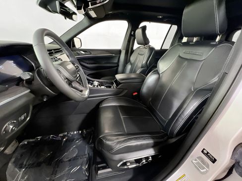 Used 2023 Jeep Grand Cherokee Overland w/ Luxury Tech Group IV image 22