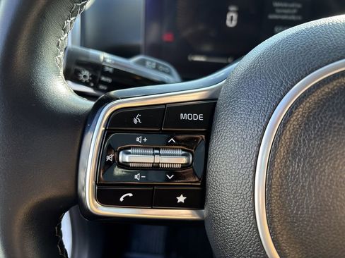 Used 2025 Kia Sorento S image 14