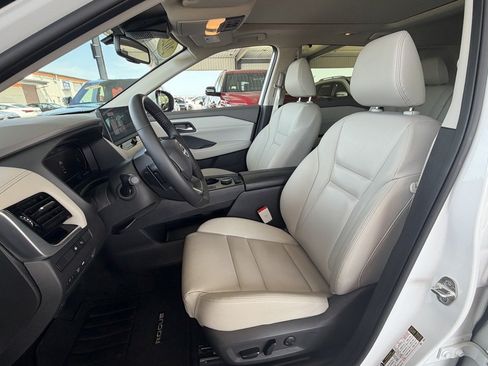 Used 2025 Nissan Rogue SL w/ SL Premium Package AWD/4WD image 9