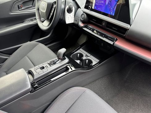 New 2026 Toyota Prius Plug-In Hybrid FWD image 18