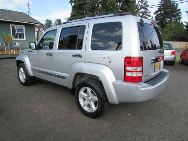 Used 2012 Jeep Liberty Limited AWD/4WD image 6