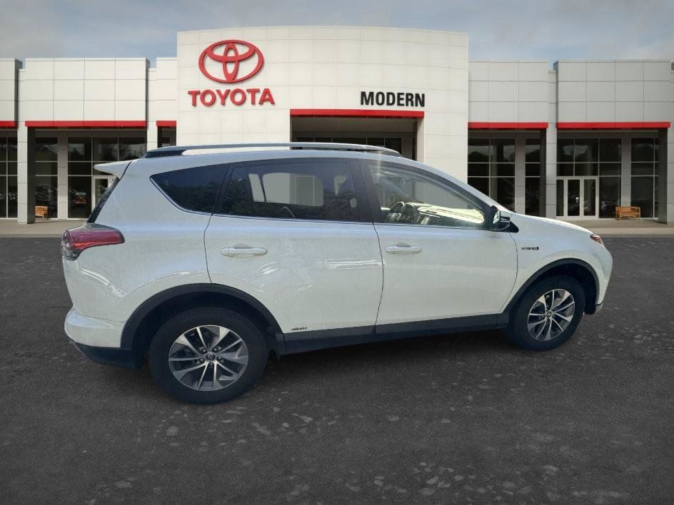 Used 2018 Toyota RAV4 LE AWD/4WD image 9