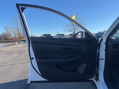 Used 2025 Nissan Sentra S image 8