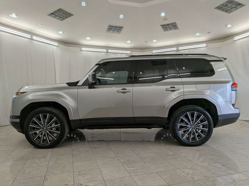 Certified 2024 Lexus GX 550 w/ Accessory Package (2T) image 5