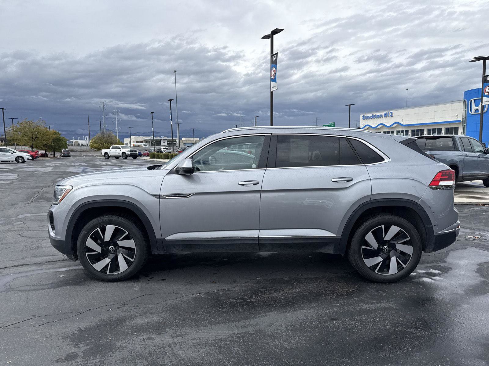 Used 2025 Volkswagen Atlas Cross Sport SEL AWD/4WD image 7
