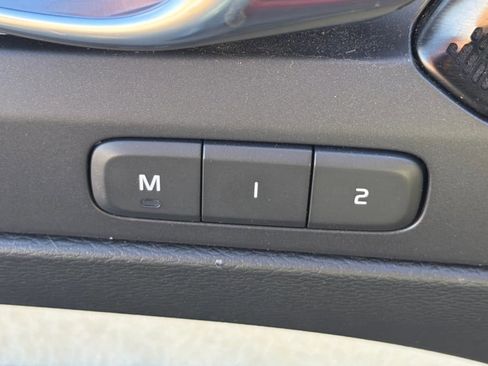 Used 2019 Volvo XC40 T5 Momentum image 21