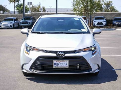 Used 2025 Toyota Corolla LE FWD image 2