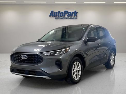 Used 2025 Ford Escape Active w/ Cold Weather Package FWD image 3