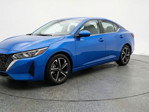 Used 2025 Nissan Sentra SV FWD image 3