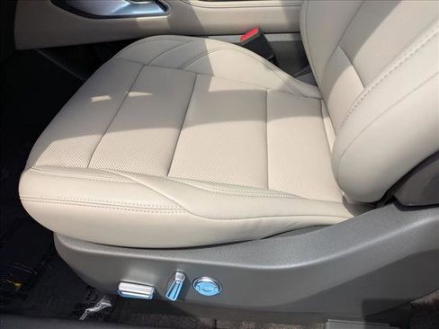 New 2025 Lincoln Nautilus Premier image 4