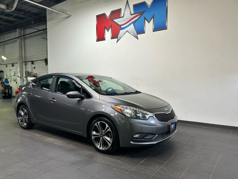 Used 2015 Kia Forte EX w/ UVO Package W/17" Alloys FWD image 2