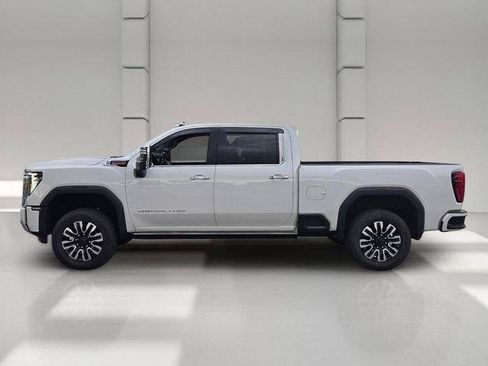 Used 2024 GMC Sierra 2500 Denali w/ Technology Package AWD/4WD image 2