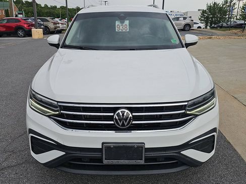 Used 2022 Volkswagen Tiguan SE AWD/4WD image 2