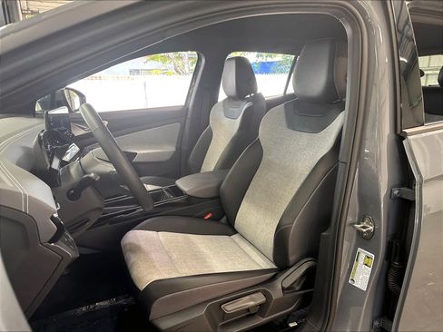 Used 2024 Volkswagen ID.4 2WD image 24