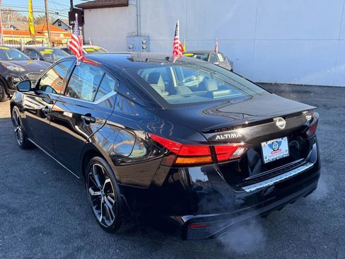 Used 2023 Nissan Altima 2.5 SR w/ SR Premium Package image 5