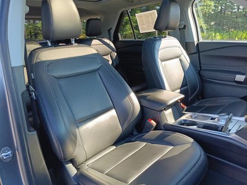 Used 2022 Ford Explorer XLT w/ Equipment Group 202A AWD/4WD image 20