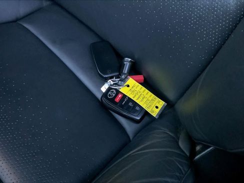 Used 2022 Toyota Tundra Platinum w/ Advanced Package image 14