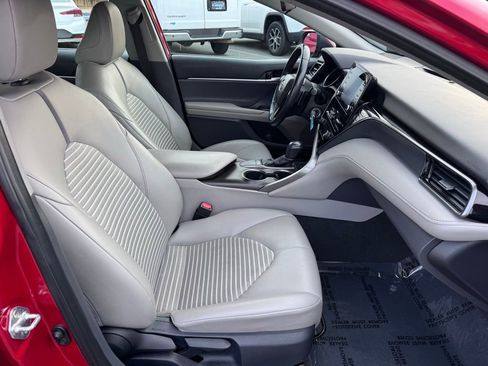 Used 2023 Toyota Camry SE image 11
