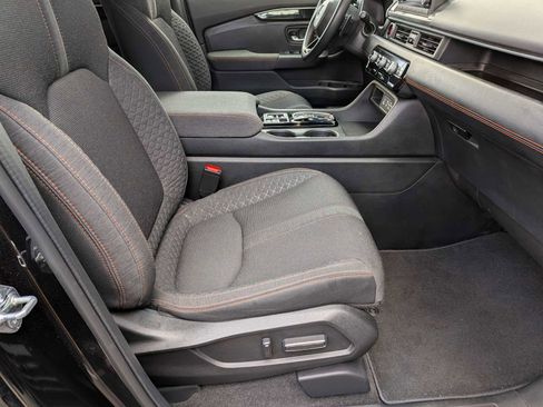 Used 2025 Honda Pilot Sport image 20