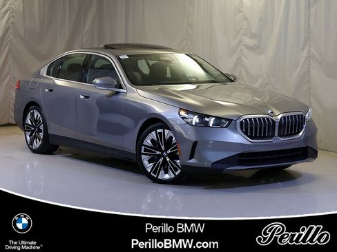 Certified 2026 BMW 540i xDrive AWD/4WD image 1