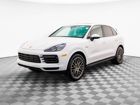 Certified 2022 Porsche Cayenne Platinum Edition image 1
