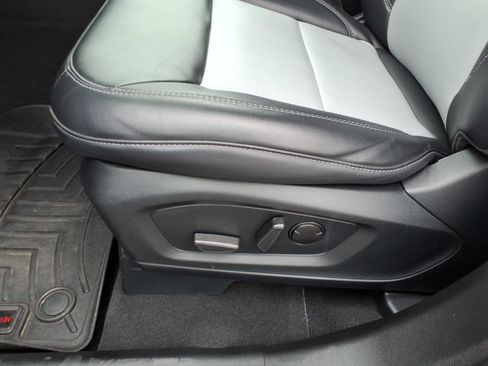 Used 2023 Ford Explorer XLT w/ Equipment Group 202A image 13