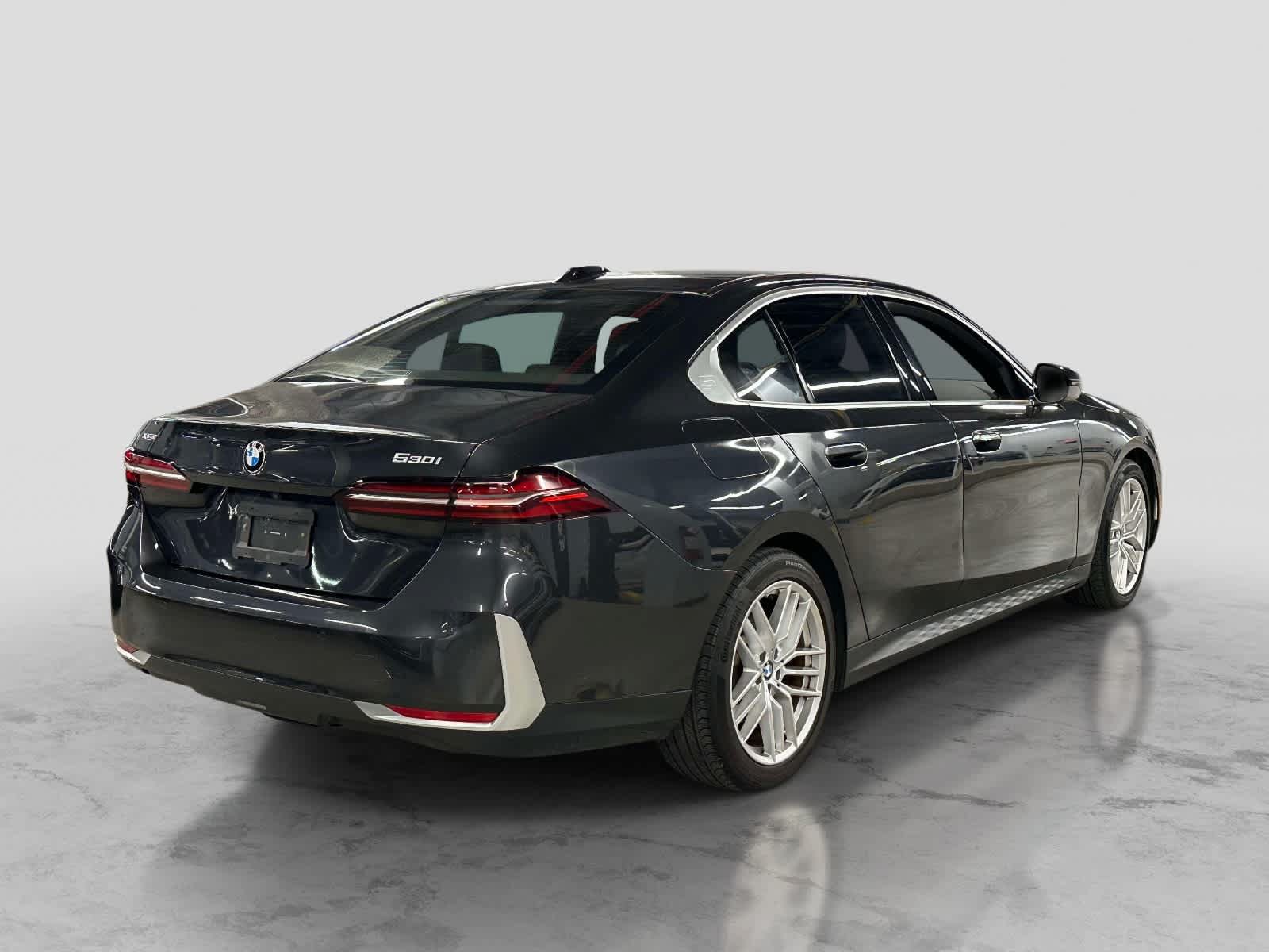 Used 2024 BMW 530i xDrive w/ Convenience Package AWD/4WD image 5