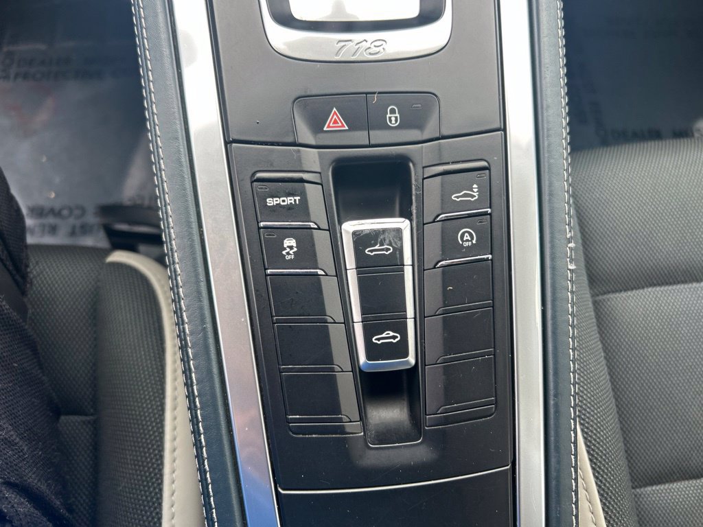 Used 2018 Porsche 718 Boxster RWD image 28