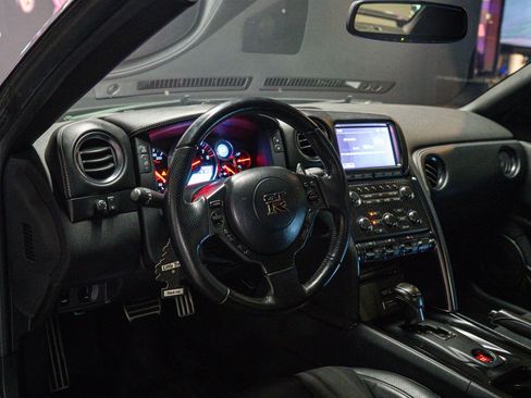 Used 2014 Nissan GT-R Premium AWD/4WD image 7