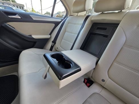 Used 2013 Volkswagen Jetta SE FWD image 31