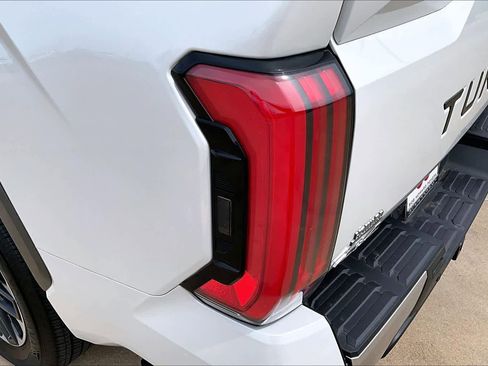 Used 2025 Toyota Tundra Limited AWD/4WD image 28