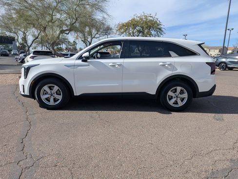 Certified 2025 Kia Sorento LX image 5