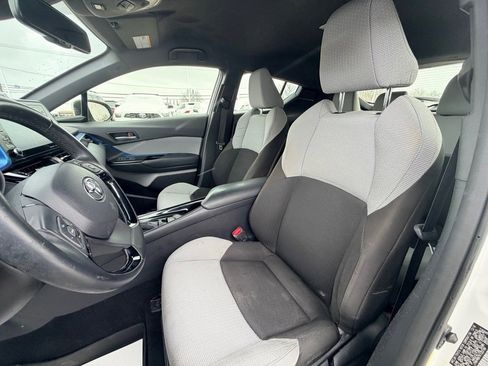 Used 2019 Toyota C-HR XLE image 8