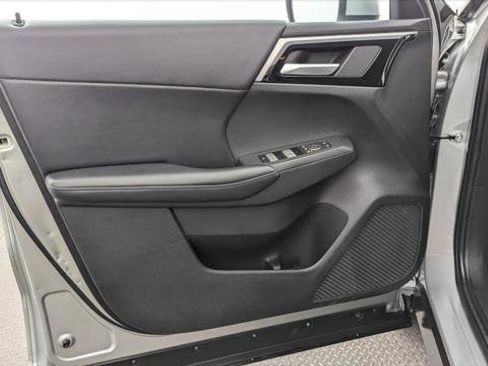 Used 2024 Mitsubishi Outlander SE image 13