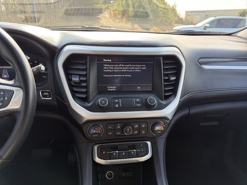 Used 2023 GMC Acadia SLT image 29