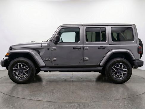 Used 2025 Jeep Wrangler Sahara image 5