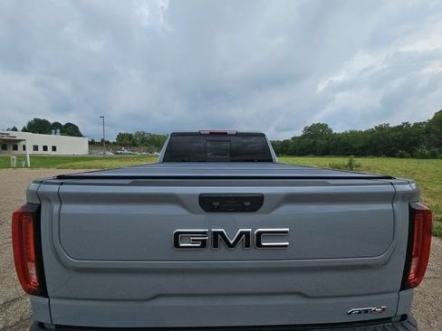 Used 2025 GMC Sierra 1500 AT4 w/ AT4 Preferred Package AWD/4WD image 4