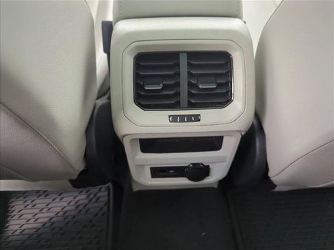 Used 2023 Volkswagen Tiguan SE FWD image 30