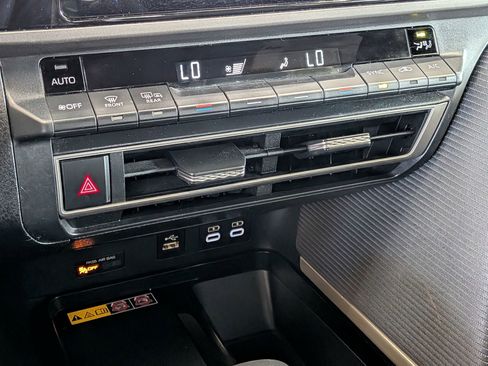 Certified 2025 Toyota Camry SE FWD image 21
