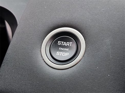 Used 2025 Land Rover Discovery Sport S image 20