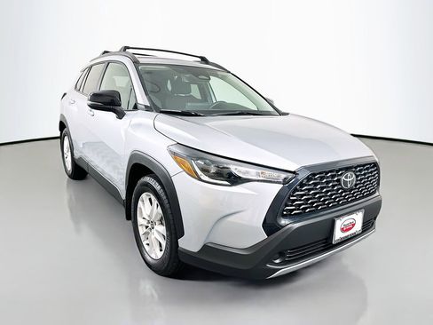 Certified 2025 Toyota Corolla Cross LE image 3